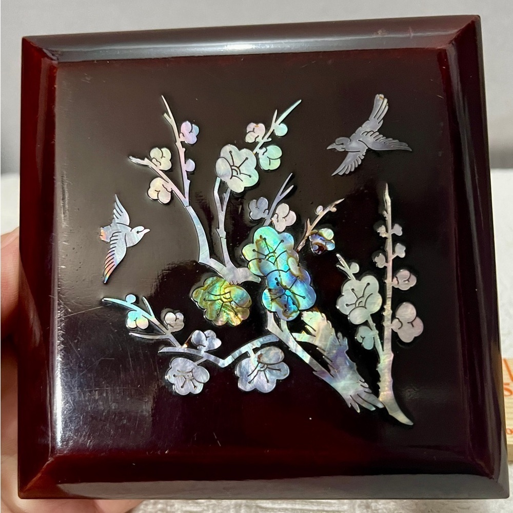 Vintage Elegant Mother of Pearl Inlay Art Piece Trinket Box Lacquered